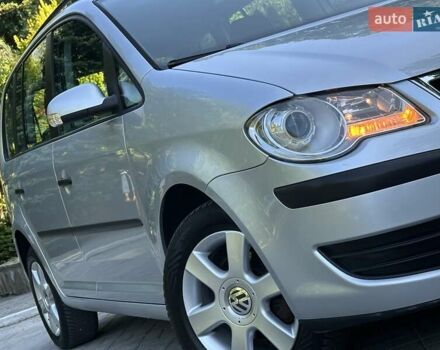 Сірий Фольксваген Туран, об'ємом двигуна 1.6 л та пробігом 230 тис. км за 6750 $, фото 42 на Automoto.ua