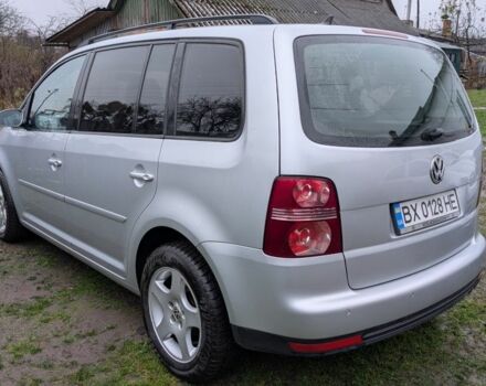 Серый Фольксваген Туран, объемом двигателя 1.4 л и пробегом 211 тыс. км за 5500 $, фото 1 на Automoto.ua