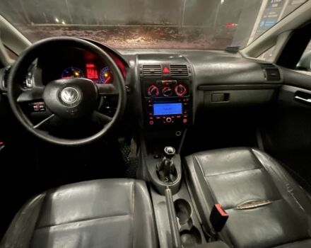 Серый Фольксваген Туран, объемом двигателя 1.9 л и пробегом 300 тыс. км за 1950 $, фото 6 на Automoto.ua