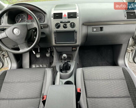 Серый Фольксваген Туран, объемом двигателя 1.9 л и пробегом 263 тыс. км за 7400 $, фото 24 на Automoto.ua