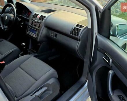 Сірий Фольксваген Туран, об'ємом двигуна 1.6 л та пробігом 225 тис. км за 7777 $, фото 35 на Automoto.ua