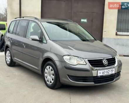 Серый Фольксваген Туран, объемом двигателя 1.6 л и пробегом 232 тыс. км за 7200 $, фото 9 на Automoto.ua