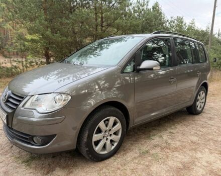 Серый Фольксваген Туран, объемом двигателя 1.6 л и пробегом 246 тыс. км за 5950 $, фото 1 на Automoto.ua