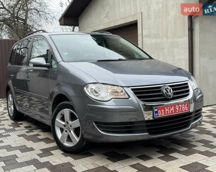 Серый Фольксваген Туран, объемом двигателя 1.6 л и пробегом 251 тыс. км за 6950 $, фото 1 на Automoto.ua
