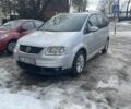 Серый Фольксваген Туран, объемом двигателя 1.9 л и пробегом 300 тыс. км за 3300 $, фото 1 на Automoto.ua