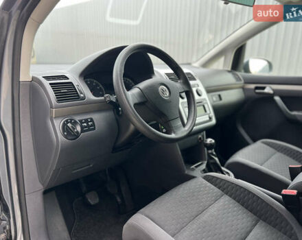 Серый Фольксваген Туран, объемом двигателя 1.6 л и пробегом 217 тыс. км за 8200 $, фото 38 на Automoto.ua