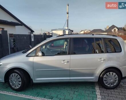 Серый Фольксваген Туран, объемом двигателя 1.6 л и пробегом 256 тыс. км за 6200 $, фото 1 на Automoto.ua