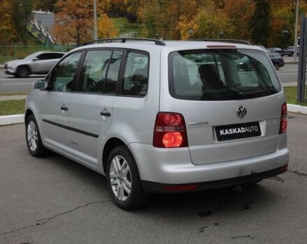 Серый Фольксваген Туран, объемом двигателя 1.6 л и пробегом 218 тыс. км за 8600 $, фото 5 на Automoto.ua