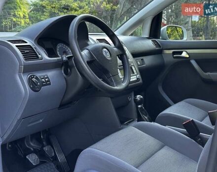 Сірий Фольксваген Туран, об'ємом двигуна 1.6 л та пробігом 230 тис. км за 6750 $, фото 67 на Automoto.ua