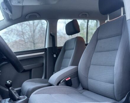 Серый Фольксваген Туран, объемом двигателя 1.9 л и пробегом 250 тыс. км за 3450 $, фото 11 на Automoto.ua