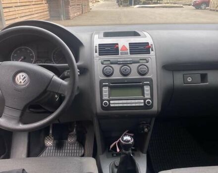 Серый Фольксваген Туран, объемом двигателя 1.6 л и пробегом 225 тыс. км за 6000 $, фото 2 на Automoto.ua