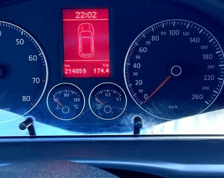 Серый Фольксваген Туран, объемом двигателя 1.4 л и пробегом 214 тыс. км за 5100 $, фото 5 на Automoto.ua