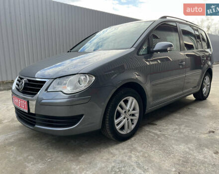 Серый Фольксваген Туран, объемом двигателя 1.6 л и пробегом 217 тыс. км за 8200 $, фото 2 на Automoto.ua