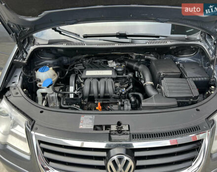 Серый Фольксваген Туран, объемом двигателя 1.6 л и пробегом 217 тыс. км за 8200 $, фото 78 на Automoto.ua