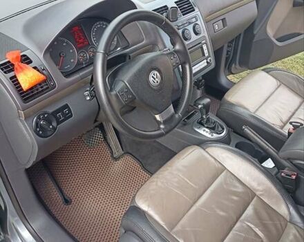 Серый Фольксваген Туран, объемом двигателя 1.97 л и пробегом 288 тыс. км за 7800 $, фото 7 на Automoto.ua