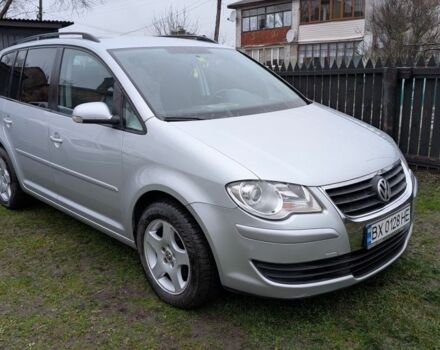 Серый Фольксваген Туран, объемом двигателя 1.4 л и пробегом 211 тыс. км за 5500 $, фото 3 на Automoto.ua