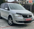 Серый Фольксваген Туран, объемом двигателя 1.9 л и пробегом 263 тыс. км за 7400 $, фото 1 на Automoto.ua