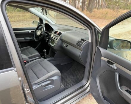 Серый Фольксваген Туран, объемом двигателя 1.6 л и пробегом 246 тыс. км за 5950 $, фото 8 на Automoto.ua