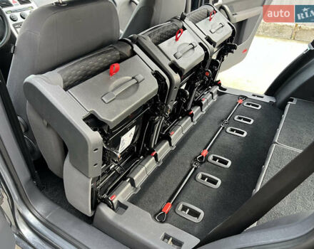 Серый Фольксваген Туран, объемом двигателя 1.6 л и пробегом 217 тыс. км за 8200 $, фото 72 на Automoto.ua