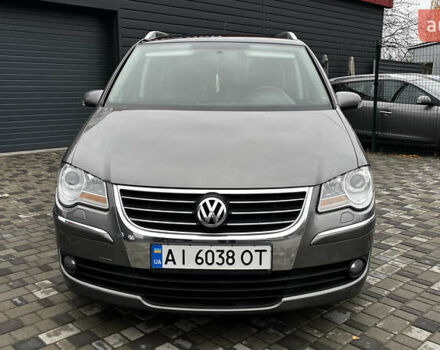 Сірий Фольксваген Туран, об'ємом двигуна 1.97 л та пробігом 302 тис. км за 8000 $, фото 1 на Automoto.ua