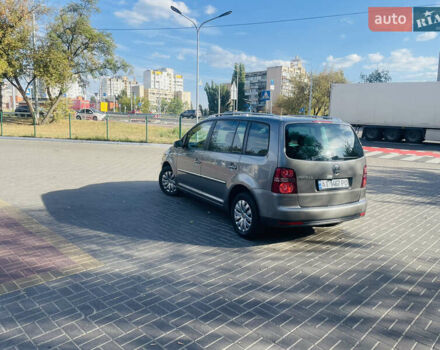 Серый Фольксваген Туран, объемом двигателя 1.39 л и пробегом 220 тыс. км за 4800 $, фото 18 на Automoto.ua