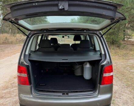 Серый Фольксваген Туран, объемом двигателя 1.6 л и пробегом 246 тыс. км за 5950 $, фото 11 на Automoto.ua