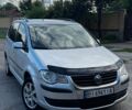 Сірий Фольксваген Туран, об'ємом двигуна 1.6 л та пробігом 300 тис. км за 5300 $, фото 1 на Automoto.ua