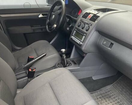 Серый Фольксваген Туран, объемом двигателя 1.4 л и пробегом 202 тыс. км за 5500 $, фото 3 на Automoto.ua