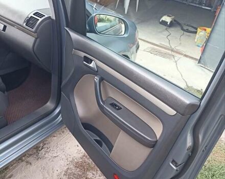 Серый Фольксваген Туран, объемом двигателя 1.97 л и пробегом 288 тыс. км за 7800 $, фото 13 на Automoto.ua