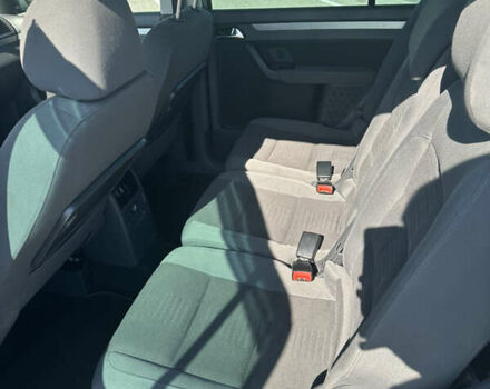 Сірий Фольксваген Туран, об'ємом двигуна 2 л та пробігом 240 тис. км за 7200 $, фото 10 на Automoto.ua