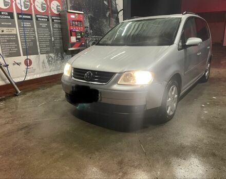 Серый Фольксваген Туран, объемом двигателя 1.9 л и пробегом 300 тыс. км за 1950 $, фото 1 на Automoto.ua