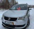 Серый Фольксваген Туран, объемом двигателя 1.6 л и пробегом 220 тыс. км за 7000 $, фото 1 на Automoto.ua