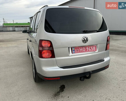 Серый Фольксваген Туран, объемом двигателя 1.6 л и пробегом 215 тыс. км за 6800 $, фото 9 на Automoto.ua