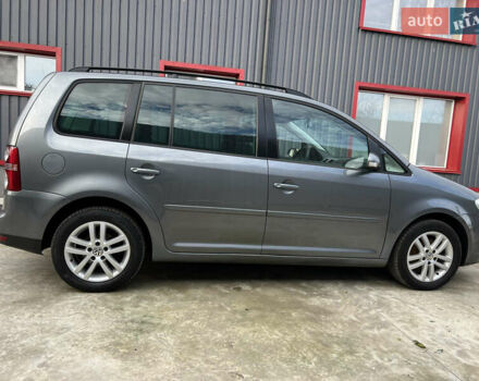 Серый Фольксваген Туран, объемом двигателя 1.6 л и пробегом 217 тыс. км за 8200 $, фото 7 на Automoto.ua