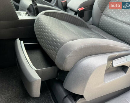 Серый Фольксваген Туран, объемом двигателя 1.6 л и пробегом 217 тыс. км за 8200 $, фото 48 на Automoto.ua