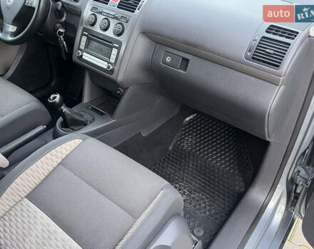 Сірий Фольксваген Туран, об'ємом двигуна 1.4 л та пробігом 48 тис. км за 8999 $, фото 41 на Automoto.ua