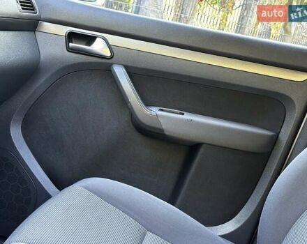 Сірий Фольксваген Туран, об'ємом двигуна 1.6 л та пробігом 230 тис. км за 6750 $, фото 78 на Automoto.ua