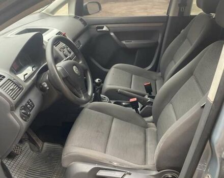 Серый Фольксваген Туран, объемом двигателя 1.6 л и пробегом 225 тыс. км за 6000 $, фото 10 на Automoto.ua