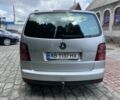 Серый Фольксваген Туран, объемом двигателя 1.6 л и пробегом 275 тыс. км за 6500 $, фото 4 на Automoto.ua