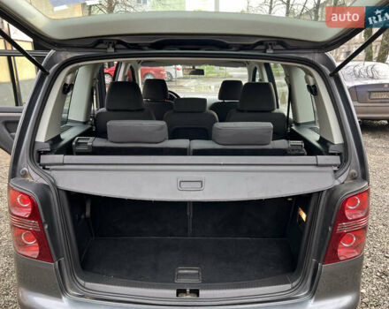 Сірий Фольксваген Туран, об'ємом двигуна 1.39 л та пробігом 208 тис. км за 7200 $, фото 17 на Automoto.ua