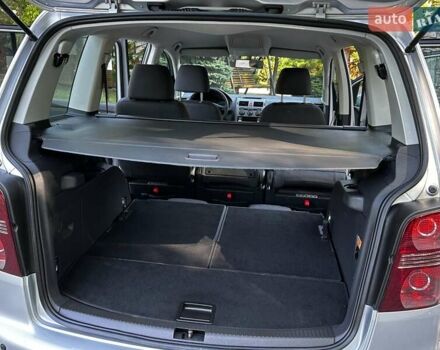 Сірий Фольксваген Туран, об'ємом двигуна 1.6 л та пробігом 230 тис. км за 6750 $, фото 106 на Automoto.ua