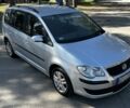 Сірий Фольксваген Туран, об'ємом двигуна 2 л та пробігом 290 тис. км за 3999 $, фото 1 на Automoto.ua