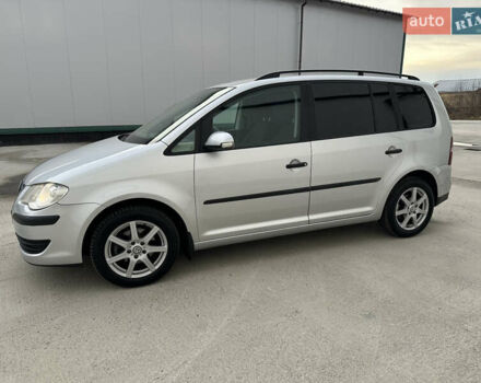 Серый Фольксваген Туран, объемом двигателя 1.6 л и пробегом 215 тыс. км за 6800 $, фото 4 на Automoto.ua