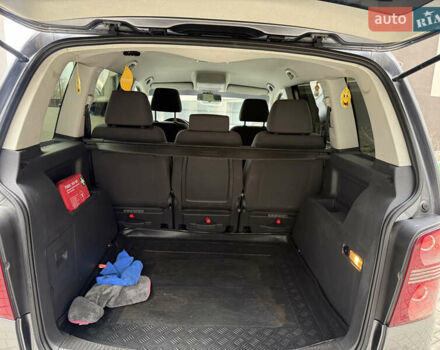 Серый Фольксваген Туран, объемом двигателя 1.9 л и пробегом 282 тыс. км за 6900 $, фото 17 на Automoto.ua