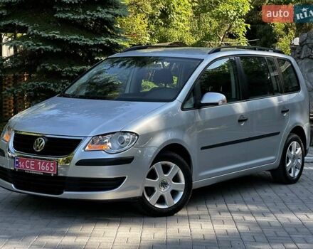 Сірий Фольксваген Туран, об'ємом двигуна 1.6 л та пробігом 230 тис. км за 6750 $, фото 2 на Automoto.ua