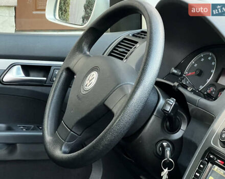 Серый Фольксваген Туран, объемом двигателя 1.4 л и пробегом 209 тыс. км за 6499 $, фото 77 на Automoto.ua