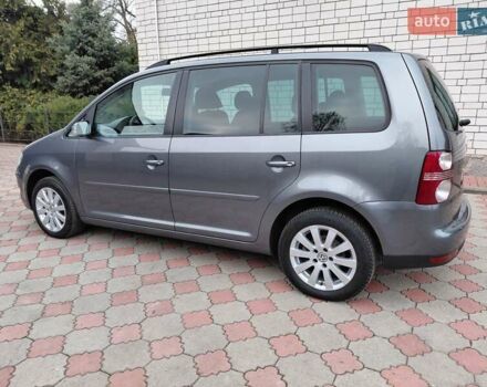 Серый Фольксваген Туран, объемом двигателя 1.6 л и пробегом 196 тыс. км за 7499 $, фото 1 на Automoto.ua