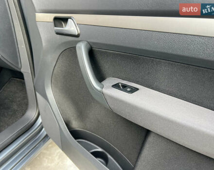 Серый Фольксваген Туран, объемом двигателя 1.6 л и пробегом 217 тыс. км за 8200 $, фото 63 на Automoto.ua