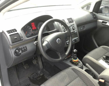 Сірий Фольксваген Туран, об'ємом двигуна 1.98 л та пробігом 360 тис. км за 5850 $, фото 7 на Automoto.ua