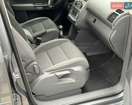 Серый Фольксваген Туран, объемом двигателя 1.6 л и пробегом 251 тыс. км за 6950 $, фото 46 на Automoto.ua